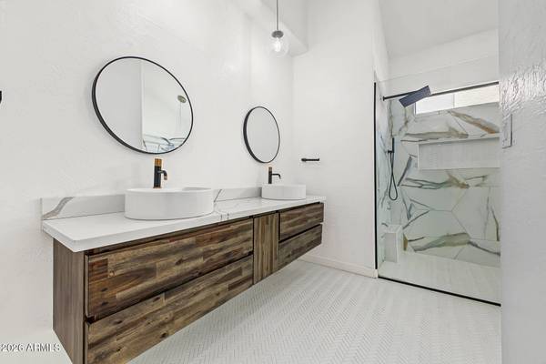 1232 E GRANADA Street, Mesa, AZ 85203