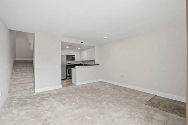 3927 Nobel Dr #42, San Diego, CA 92122