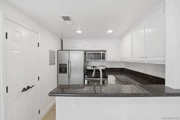 3927 Nobel Dr #42, San Diego, CA 92122