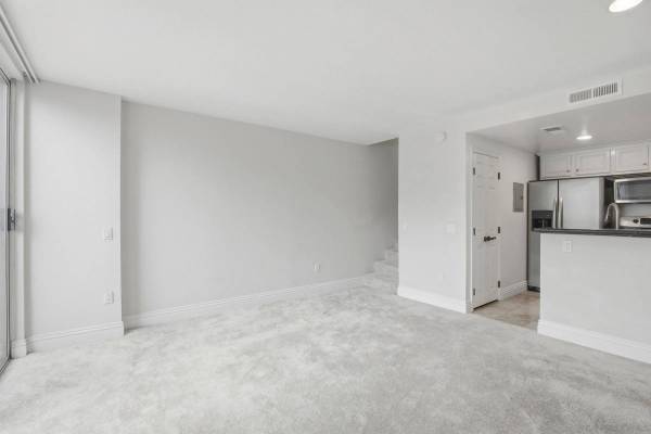 3927 Nobel Dr #42, San Diego, CA 92122