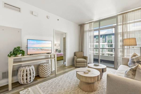 425 W Beech #1607, San Diego, CA 92101