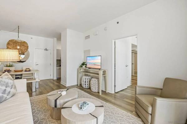 425 W Beech #1607, San Diego, CA 92101