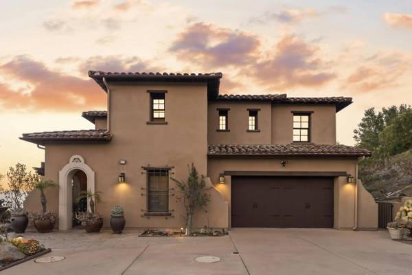 9572 Welk View Dr, Escondido, CA 92026