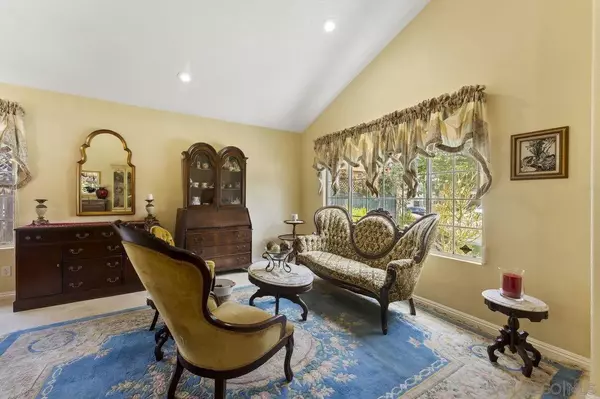 9942 Theresa Ln, Santee, CA 92071