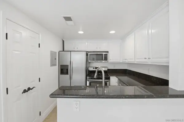 3927 Nobel Dr #42, San Diego, CA 92122