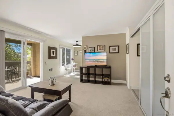 8581 Villa La Jolla Dr #G, La Jolla, CA 92037