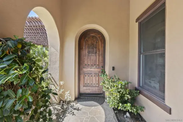 9572 Welk View Dr, Escondido, CA 92026