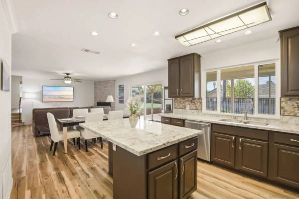 28221 Stonington, Escondido, CA 92026