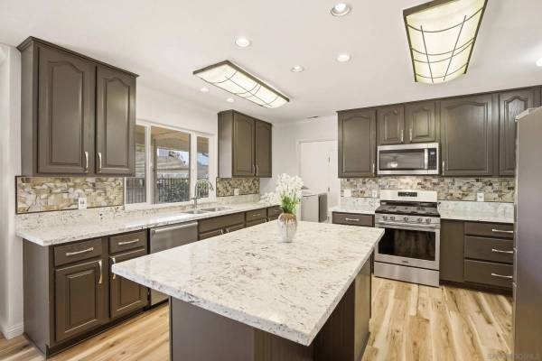 28221 Stonington, Escondido, CA 92026