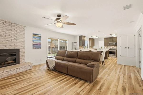 28221 Stonington, Escondido, CA 92026