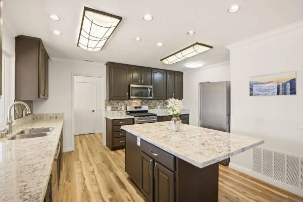 28221 Stonington, Escondido, CA 92026