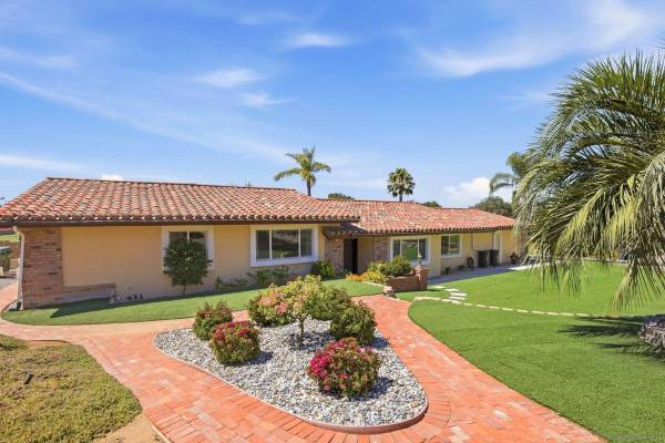28221 Stonington, Escondido, CA 92026