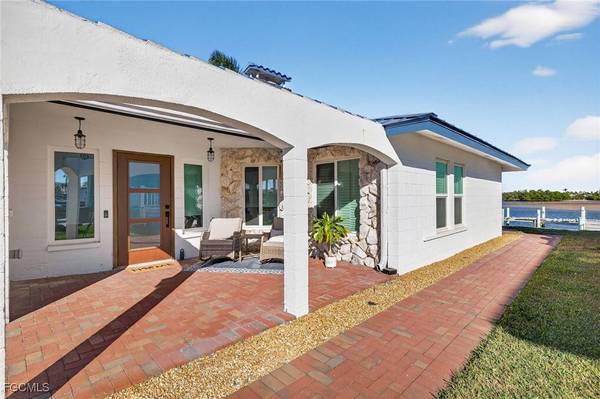 867 Oak ST, Fort Myers Beach, FL 33931