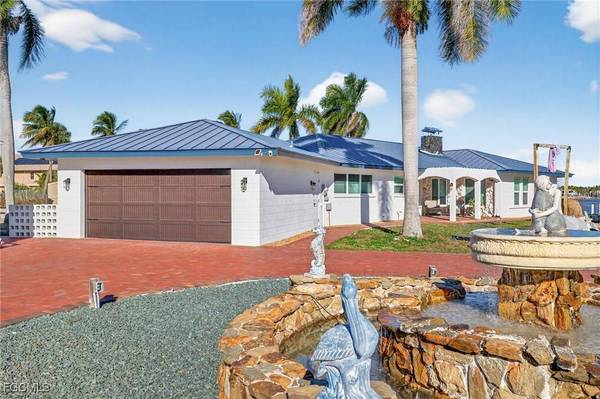 867 Oak ST, Fort Myers Beach, FL 33931