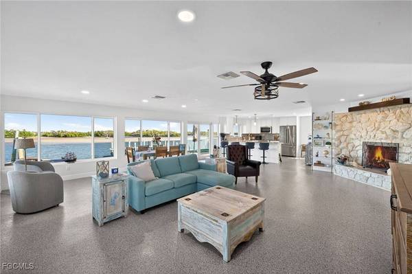 867 Oak ST, Fort Myers Beach, FL 33931