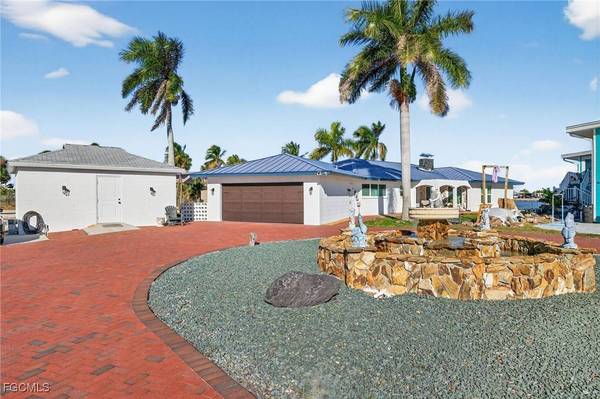 867 Oak ST, Fort Myers Beach, FL 33931