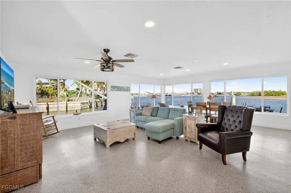 867 Oak ST, Fort Myers Beach, FL 33931
