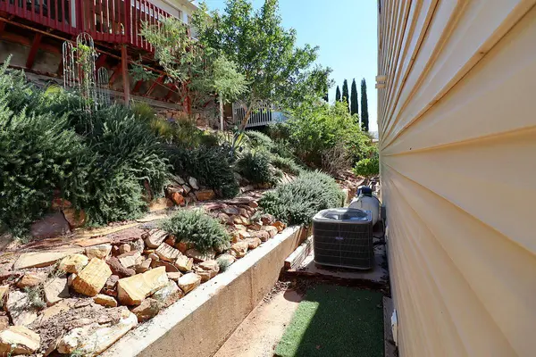 33 Redbluff DR, Hurricane, UT 84737