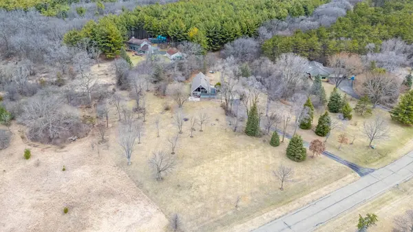 W327S3605 Mesa Trl, Genesee, WI 53118