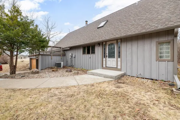 W327S3605 Mesa Trl, Genesee, WI 53118