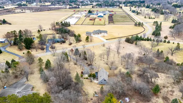 W327S3605 Mesa Trl, Genesee, WI 53118
