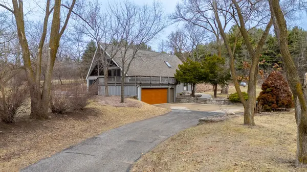 W327S3605 Mesa Trl, Genesee, WI 53118