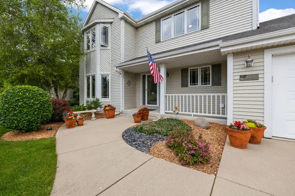 186 Granary Cir, Hartland, WI 53029