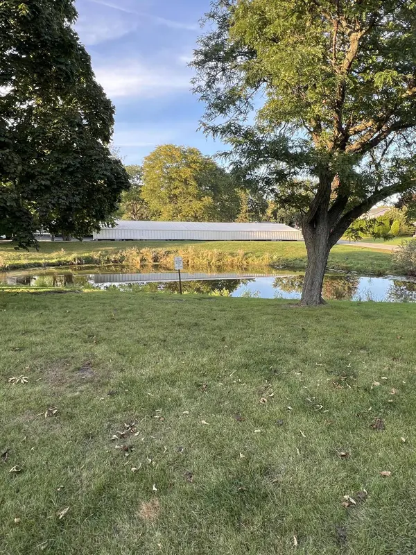 W170S7361 Parkland Dr, Muskego, WI 53150