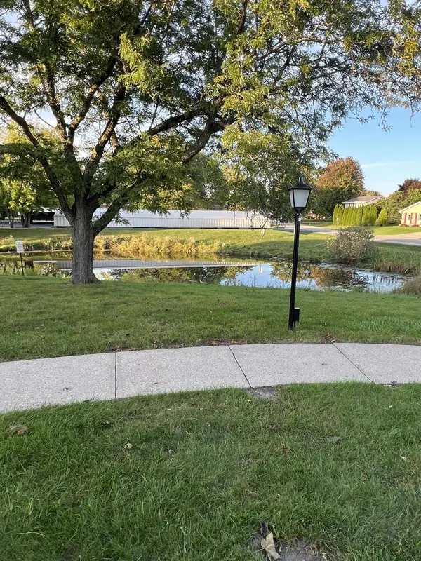 W170S7361 Parkland Dr, Muskego, WI 53150