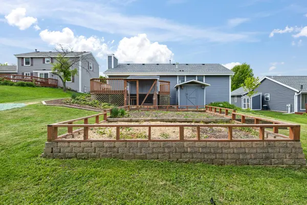 2722 Field Dr, Waukesha, WI 53188