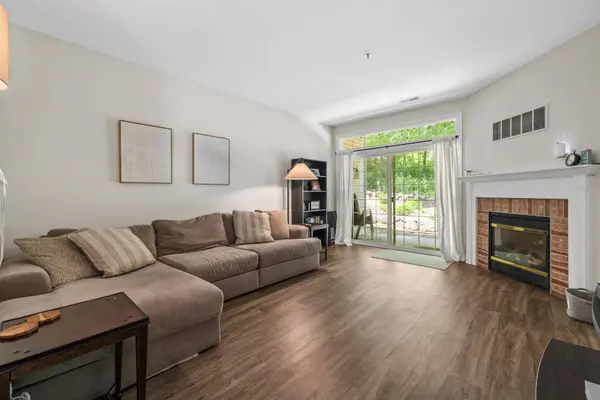 S77W19462 Lakewood Dr, Muskego, WI 53150
