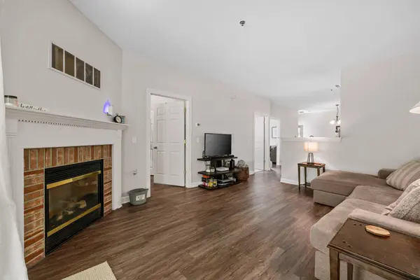 S77W19462 Lakewood Dr, Muskego, WI 53150