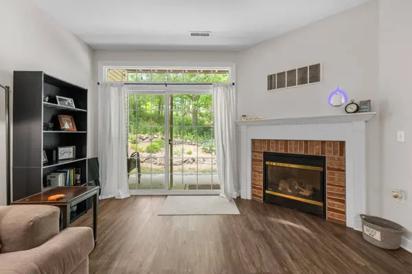 S77W19462 Lakewood Dr, Muskego, WI 53150