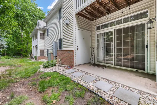 S77W19462 Lakewood Dr, Muskego, WI 53150