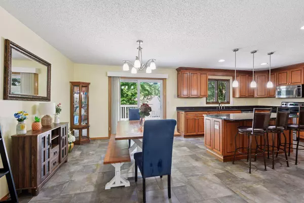 1485 Cardinal LN, Chaska, MN 55318