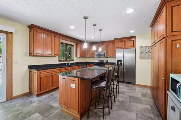 1485 Cardinal LN, Chaska, MN 55318
