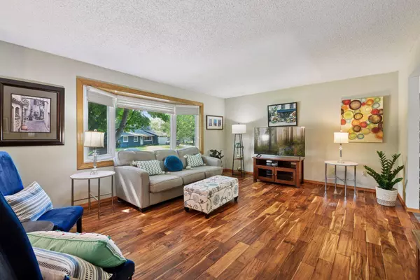 1485 Cardinal LN, Chaska, MN 55318