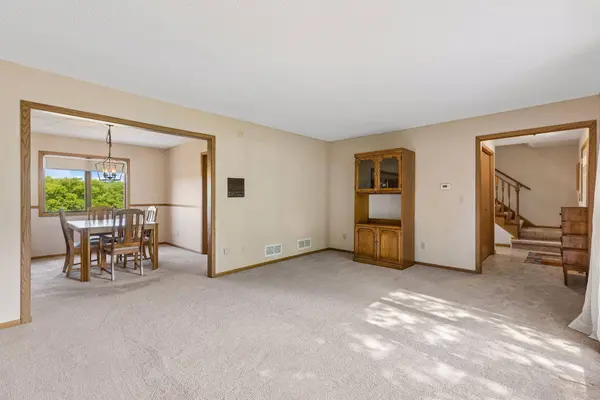 7885 Kingsview LN N, Maple Grove, MN 55311