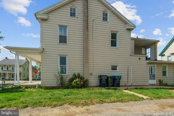 1 E BROAD ST, Annville, PA 17003