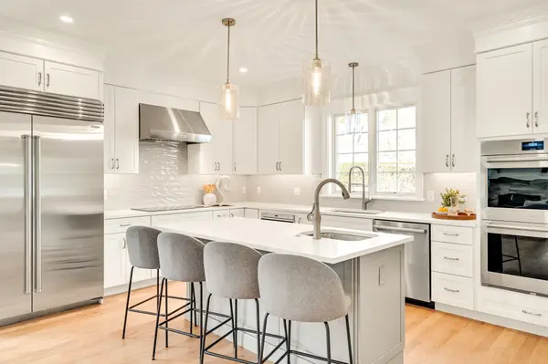 17 Hamilton Rd, Lexington, MA 02420-3451