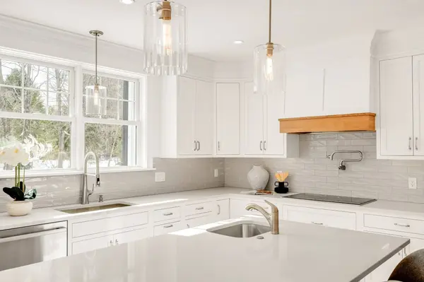 3 Brown Rd, Lexington, MA 02420-1903