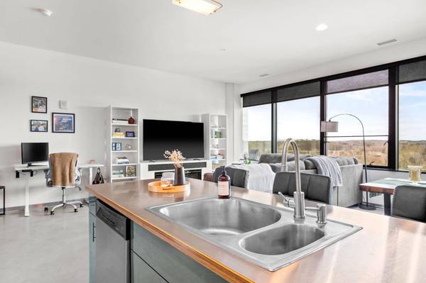 5601 Smetana DR #701, Minnetonka, MN 55343