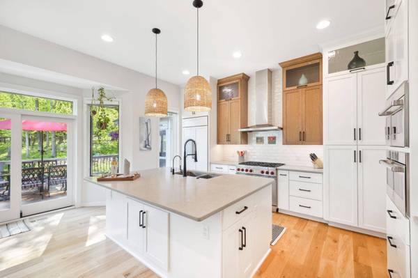 27865 Brynmawr PL, Shorewood, MN 55331