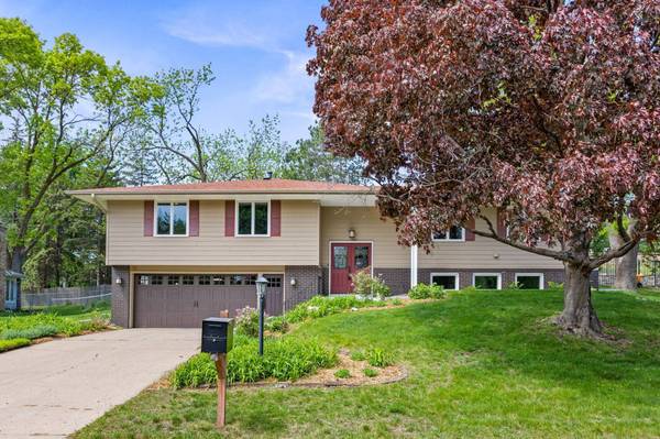 7012 Lanham LN, Edina, MN 55439