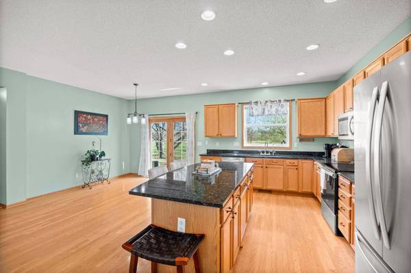 2378 Molnau CT, Chaska, MN 55318