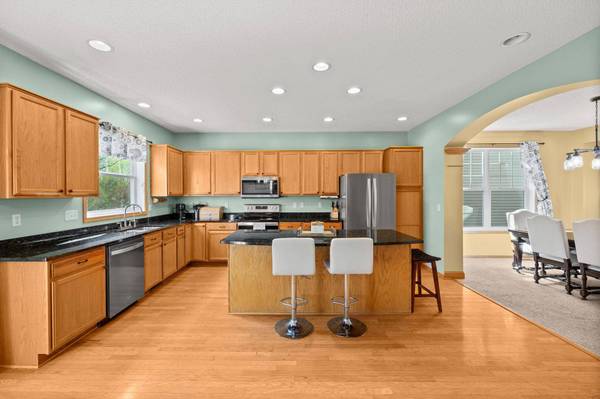 2378 Molnau CT, Chaska, MN 55318