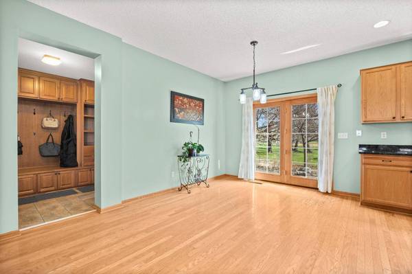 2378 Molnau CT, Chaska, MN 55318