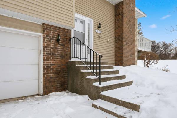 4613 1/2 Penkwe WAY, Eagan, MN 55122