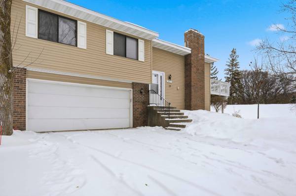 4613 1/2 Penkwe WAY, Eagan, MN 55122