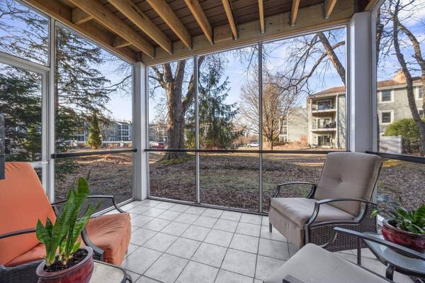 3000 Saint Albans Mill RD #111, Minnetonka, MN 55305